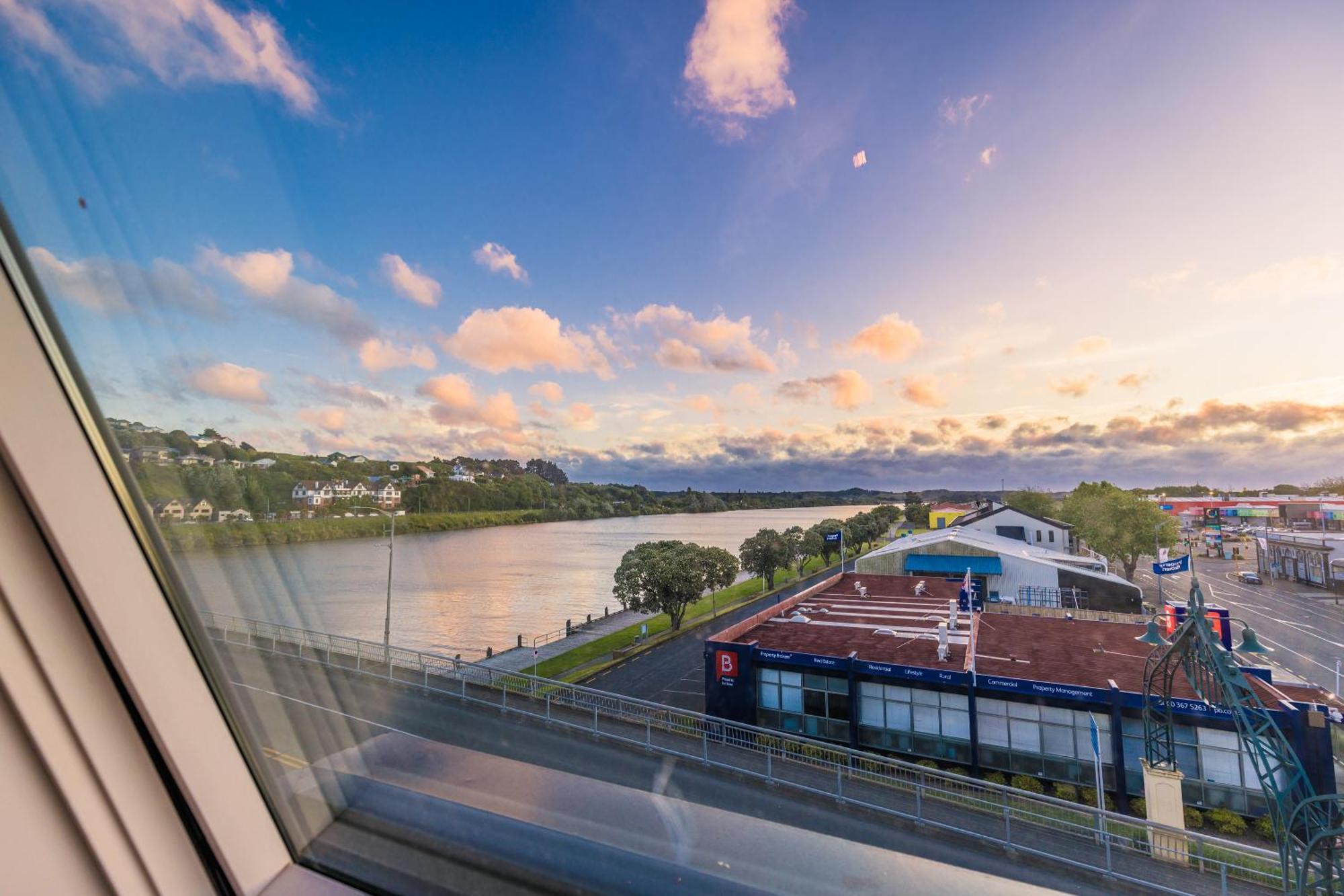 Johnston Apartments - Award-Winning Building, Your Unforgettable Stay Whanganui Bagian luar foto