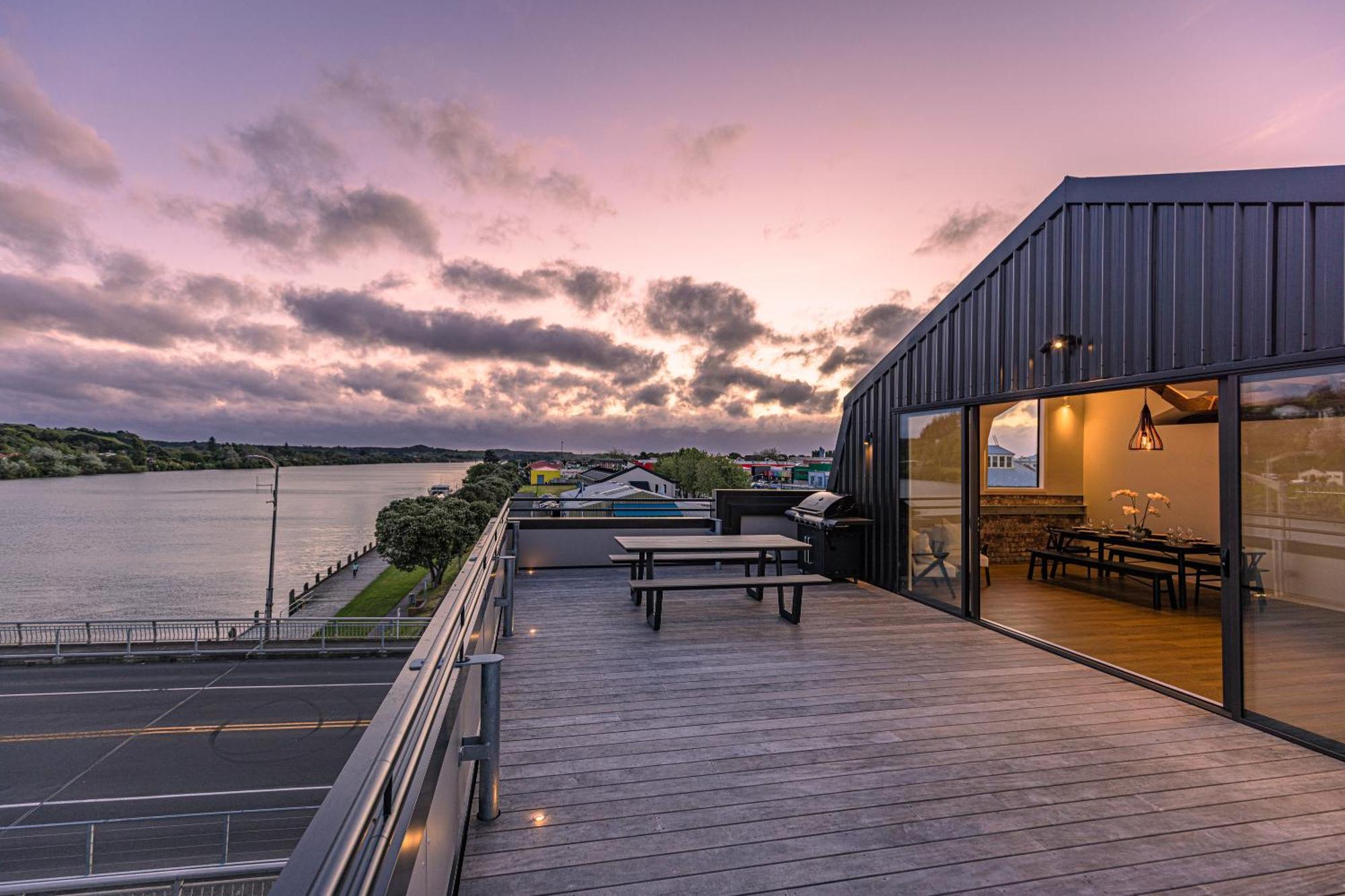 Johnston Apartments - Award-Winning Building, Your Unforgettable Stay Whanganui Bagian luar foto