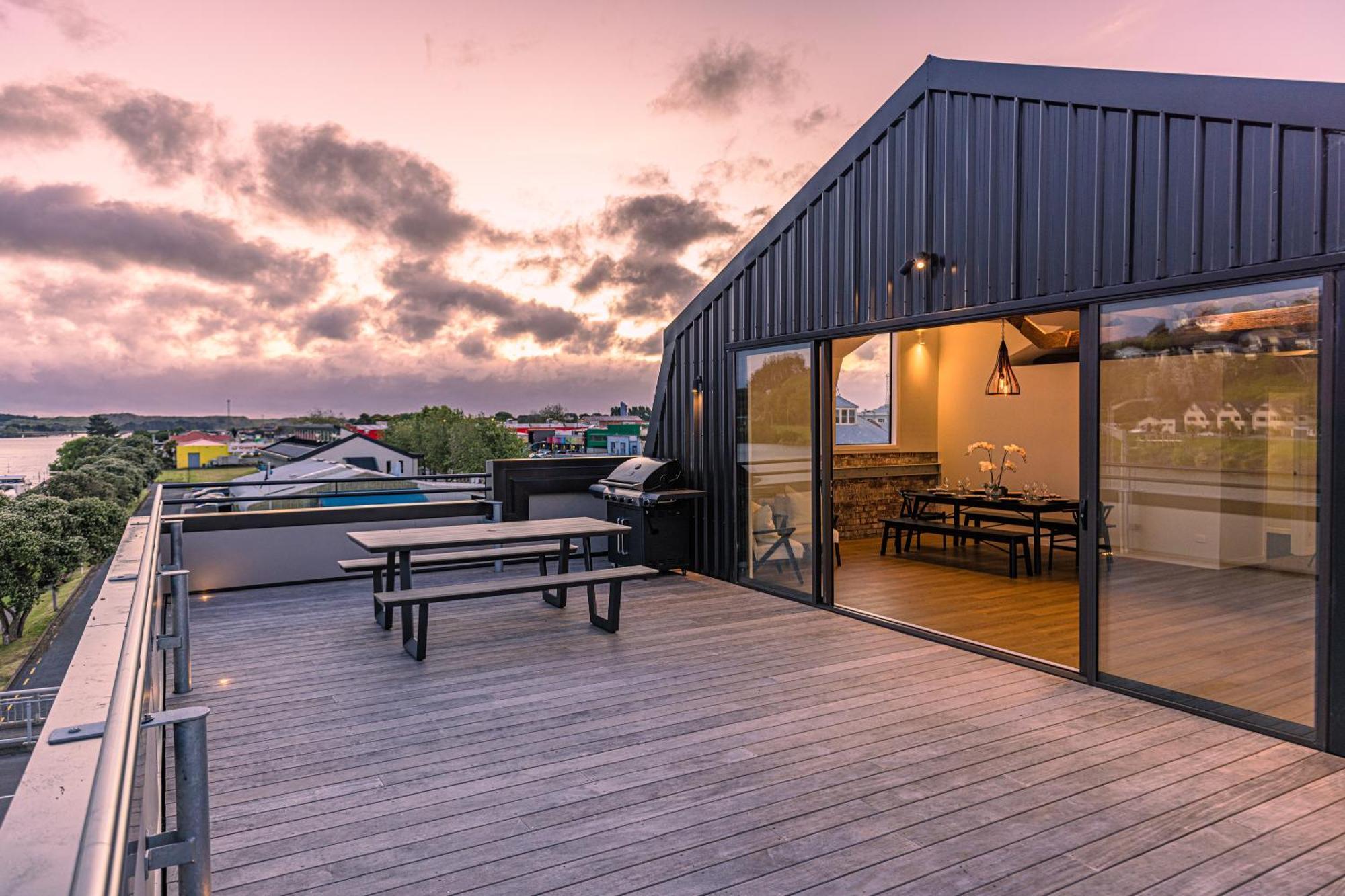 Johnston Apartments - Award-Winning Building, Your Unforgettable Stay Whanganui Bagian luar foto